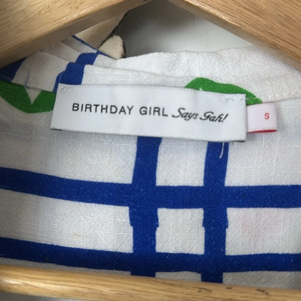 Birthday girls says gah! Lisa says gah size small floral button up top - Picture 2 of 6